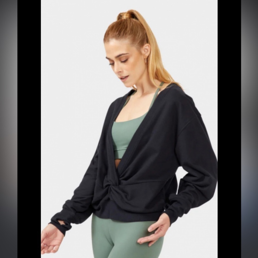Excellent Condition Manduka Wide Open Black Pullover Size Small